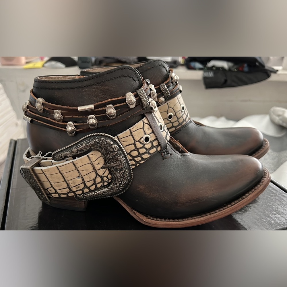 Brand new Freebird saloon